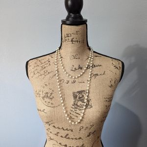 Layering pearl and gold necklace